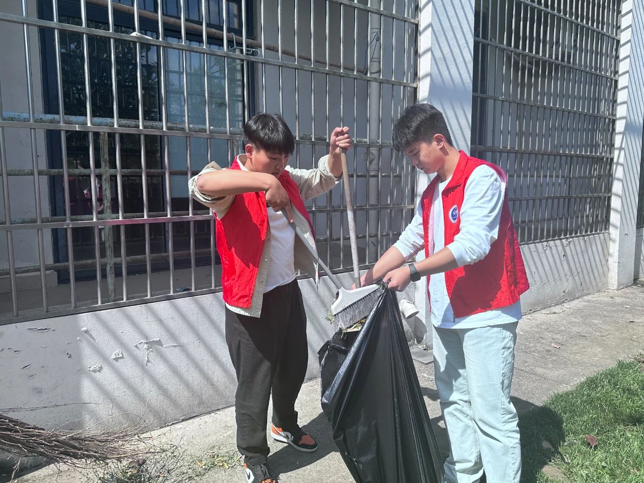 1715915756144824.jpg 8fa7097fb72dcb6f5fbd5c4ff2c567f5.jpg